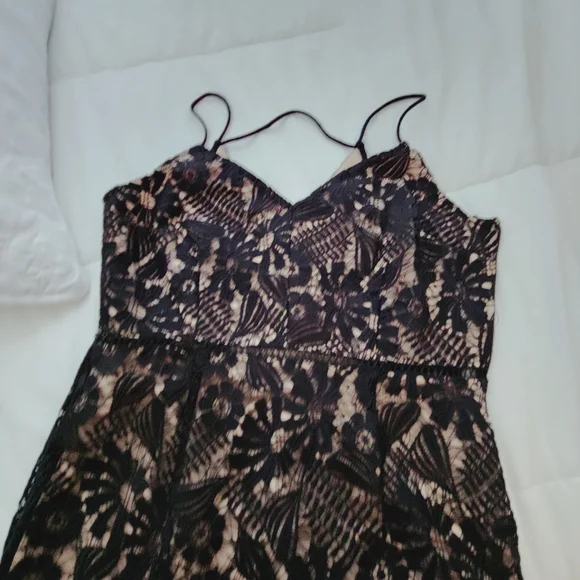 Embroidered Ruffle Dress Size M - Picture 8 of 15